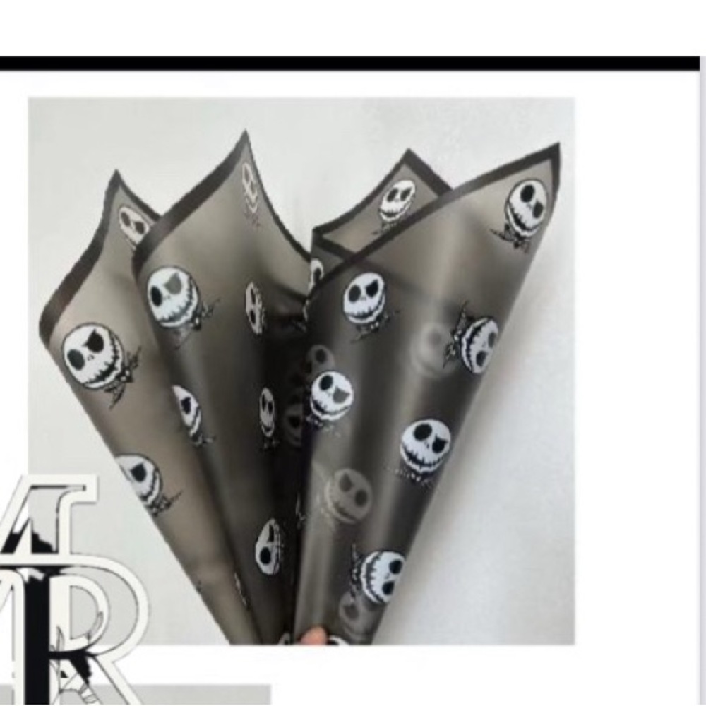 2 Black and 1 White Skull Gift Wrap